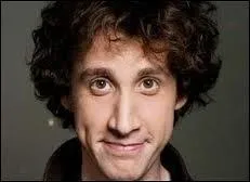 De quel instrument de musique joue-t-il ?