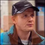 Comment s'appelle le surveillant  l'allure sportive ?