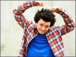 C'est un frimeur mais il n'aime pas son physique. Qu'est-ce qui lui donne des complexes ?