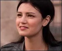 Il est fou amoureux de la bombe du lyce. Comment s'appelle celle qui hante ses penses ?