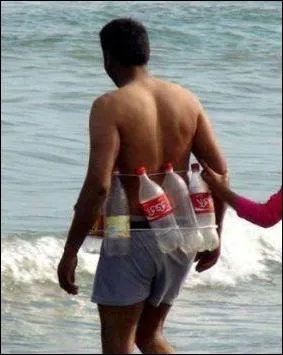 Cet homme va se baigner compltement rassur grce...