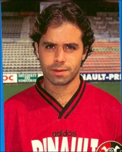 Champion de France avec Lens et Nantes, il s'agit de Stphane ... .