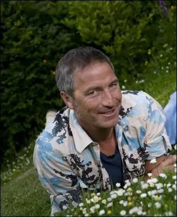 Il coute pousser le silence sur la 5, il s'agit de Stphane ... .