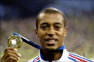 Champion du monde 400 mtres haies ... mais pas bon en vlo, il s'agit de Stphane ... .