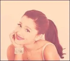 Qui a les cheveux rouges ?