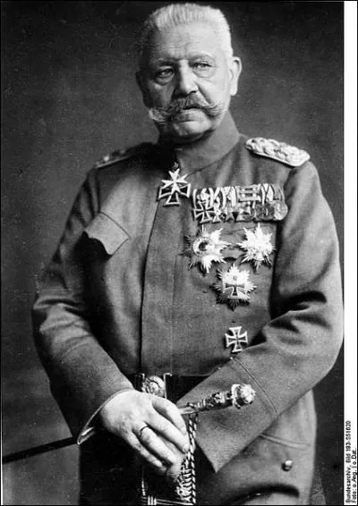 Il tait Gnral ... . et finira Prsident du Reich en 1925
