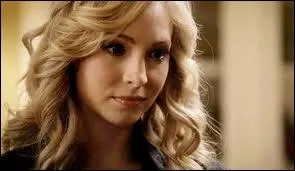 Qui a tu Caroline au dbut de la saison 2 ?