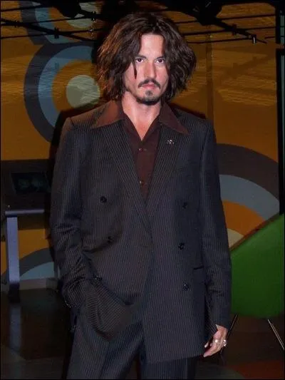 Sur la photo ci-contre, est-ce le vrai Johnny Depp ?