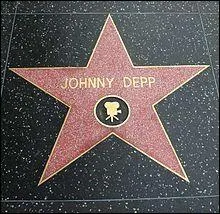 En quelle anne Johnny Depp a-t-il reu son toile  Hollywood ?