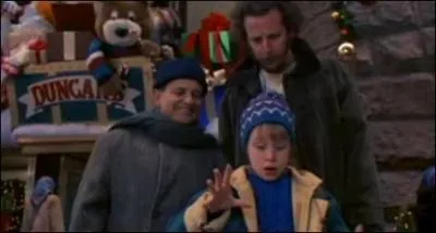 O est-ce que l'on retrouve la premire fois les cambrioleurs dans 'Maman j'ai encore rat l'avion' ?