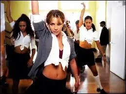 Quelle chanteuse sexy s'est fait connatre avec son tube 'Baby one more time' et sa tenue d'colire ?