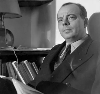 Antoine de Saint Exupry a pris un dernier vol de nuit  l'ge de ... .