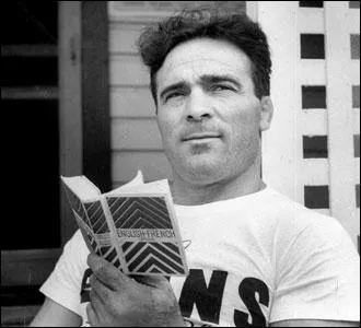 Marcel Cerdan a pris son dernier vol  l'ge de ... .