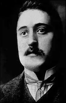 Guillaume Apollinaire 'Vienne la nuit, sonne l'heure, les jours s'en vont, je demeure' ...  lge de ... .