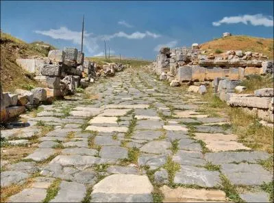 Quelle ville de Turquie, arrose par l'Oronte, a-t-elle t fonde en l'an 300 avant JC ?