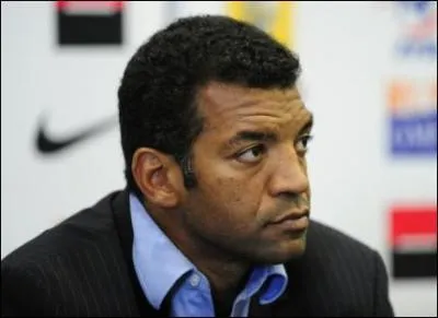 Qui est l'entraineur des arrires de l'quipe de France ?