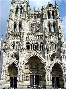 Nous revenons en France et, chauvinisme oblige, en Picardie avec cette magnifique Cathédrale, celle d'Amiens. Mais de quel type est-elle ?
