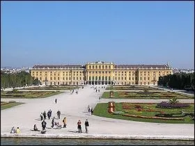 Continuons en Autriche avec le chateau de Schnbrunn, celui de Sisi. Tiens, quelles ont t les dates du rgne de Sissi, Impratrice d'Autriche-Hongrie ?