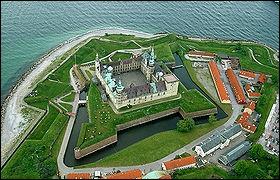 Quel périple, nous voilà au Danemark, plus précisément au chateau de Kronborg près de la ville d'Elseneur. Ce chateau a été le cadre d'une tragédie de William Shakespeare, laquelle ?