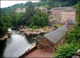 Tiens, New Lanark en Ecosse. C'est le premier village usine. Il fut fond par David Dale. C'tait une superbe utopie, mais de quelle anne ?