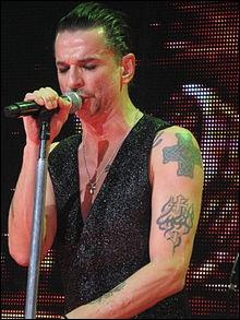 Comment se nomme le chanteur principal de Depeche mode ?