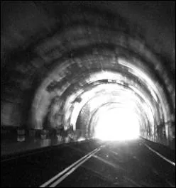 Que signifie l'expression 'Voir la lumire au bout du tunnel' ?