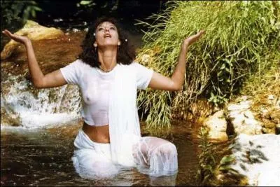 Dans ce film, son personnage se nomme Alexandra ... .