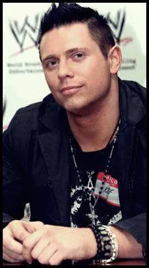 Dans quelle catgorie de la WWE a-t-il fait ses dbuts ?