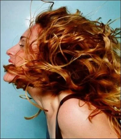 En 1998, une chanteuse est revenue sur le devant de la scne avec son album 'Ray of Light' ('Rayon de Lumire', en franais) aprs quelques annes d'absence. De qui s'agit-il ?