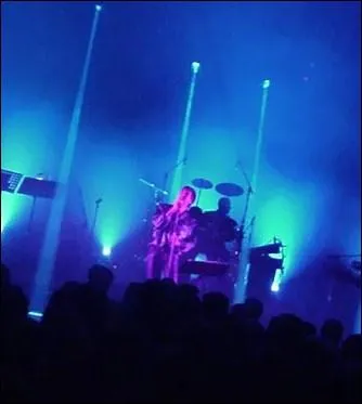 Parmi ces mtiers qui tournent tous autour de la lumire, lequel s'occupe des effets lumineux qu'on peut voir lors des spectacles ?