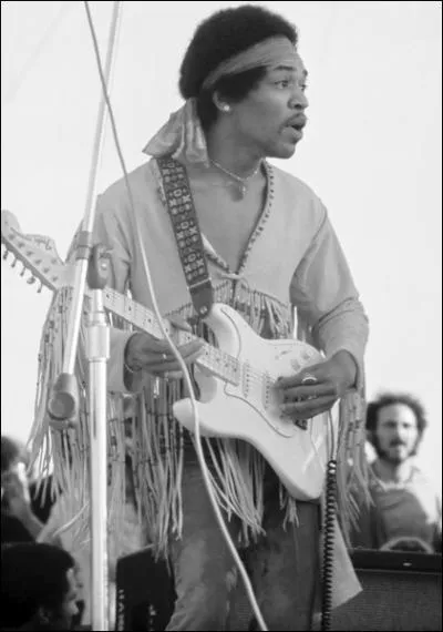 Jimi Hendrix gaucher qui joue avec une guitare de droitier a cess ses accorts  l'ge de ...