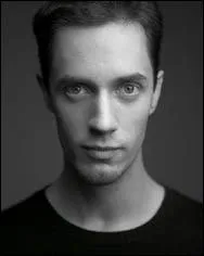 Avec qui Grand Corps Malade a-t-il chant 'L'ombre et la lumire' ?