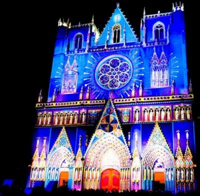 Dans quelle ville de France se droule chaque anne, autour du 8 dcembre, la Fte des Lumires ?