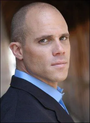 Qui joue Phil Dwyer ?