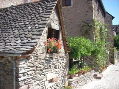 Ici aussi, comment sont couverts les toits des maisons anciennes ?