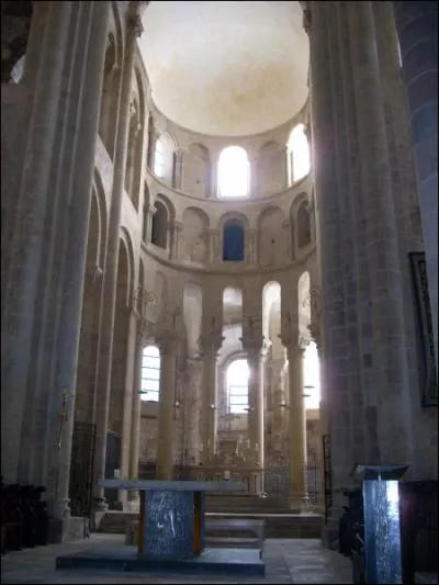 Quel est ce peintre qui a trouv sa vocation en visitant l'abbatiale et qui a dit que l'art est pour lui 'la seule chose qui vaille qu'on y consacre sa vie' ?