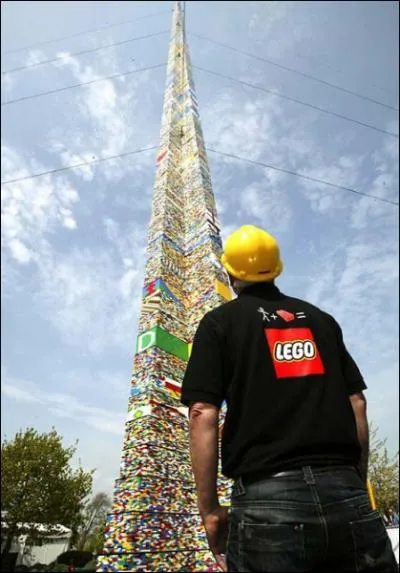 Dernier record en date de la plus haute tour construite en Lego (31, 60 m), battant le record dtenu par le Danemark. De combien de briques Lgo est-elle construite ?