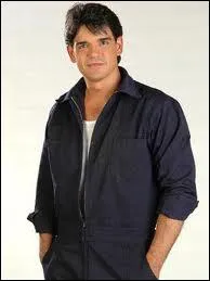 De qui Aura est-elle amoureuse ?