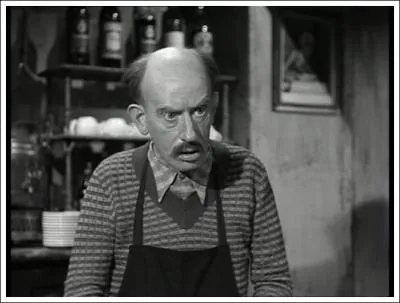 Quel nom porte le patron du bistrot ?