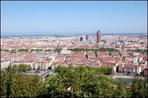 Pour commencer à vous présenter, la ville de Lyon, je vous offre cette vue...