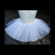 Quel est ce textile vaporeux, fait de fins fils de coton, lin et soie, qui se mesure en 'mailles' et non en mtres ?