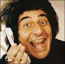 Dans quel film Christian Clavier s'amuse-t-il  ouvrir et fermer la lumire en criant 'Jour ! Nuit ! Jour ! Nuit ! ' ?