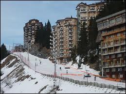 Quelle station de ski situe  1800 m d'altitude en Haute-Savoie est inaugure le 29 janvier ?