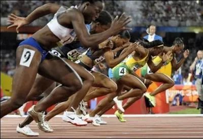 Dans les preuves de sprint, les athltes dmarent en position accroupie grace aux starting-blocks. Chaque athlte y cale :