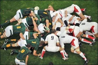 Au Rugby, comment appelle-t-on ce regroupement ?