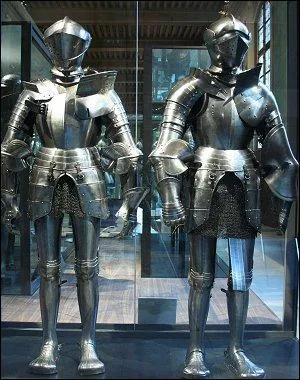 Avez-vous pensé à la vie de ces pauvres chevaux de combat au Moyen Âge ? Ils étaient protégés par un lourd équipement, surmontés par un cavalier muni d'une armure...