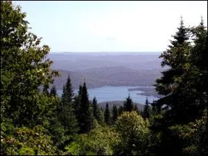 La Montagne Noire culmine  1210 m au Pic de Nore. Elle s'tend sur 4 dpartements : l'Aude, Le Tarn, La Haute-Garonne et l'Hrault. Elle fait partie ...