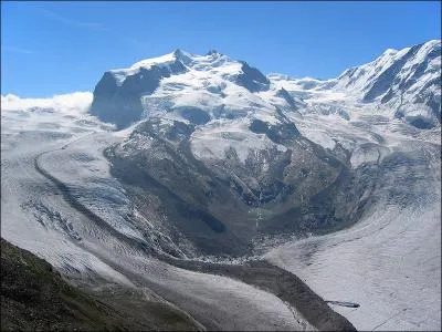 Le Mont-Rose est un massif alpin situ  la frontire entre la Suisse et l'Italie. Son point culminant est  4634 m (environ), sur la commune de Zermatt. C'est la Pointe ...