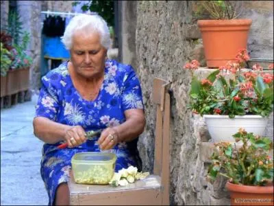 A quel titre de chanson de Charles Aznavour, vous fait penser cette image ?