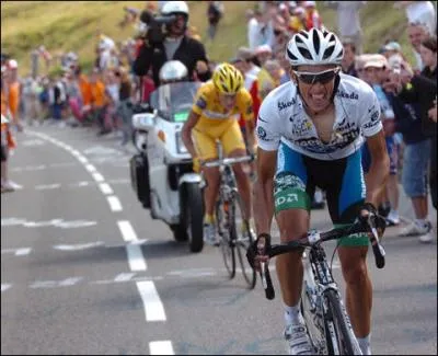 Ce coureur danois, controvers, n'a pas inquit spcialement 'le boss', mais l'a suivi en haute montagne... au point de disputer un podium  Ullrich en 2005. Cet individu a t exclu du Tour 2007.